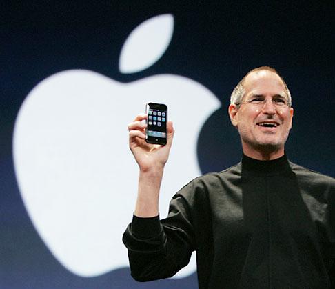 Steve-Jobs-with-iphone.jpg